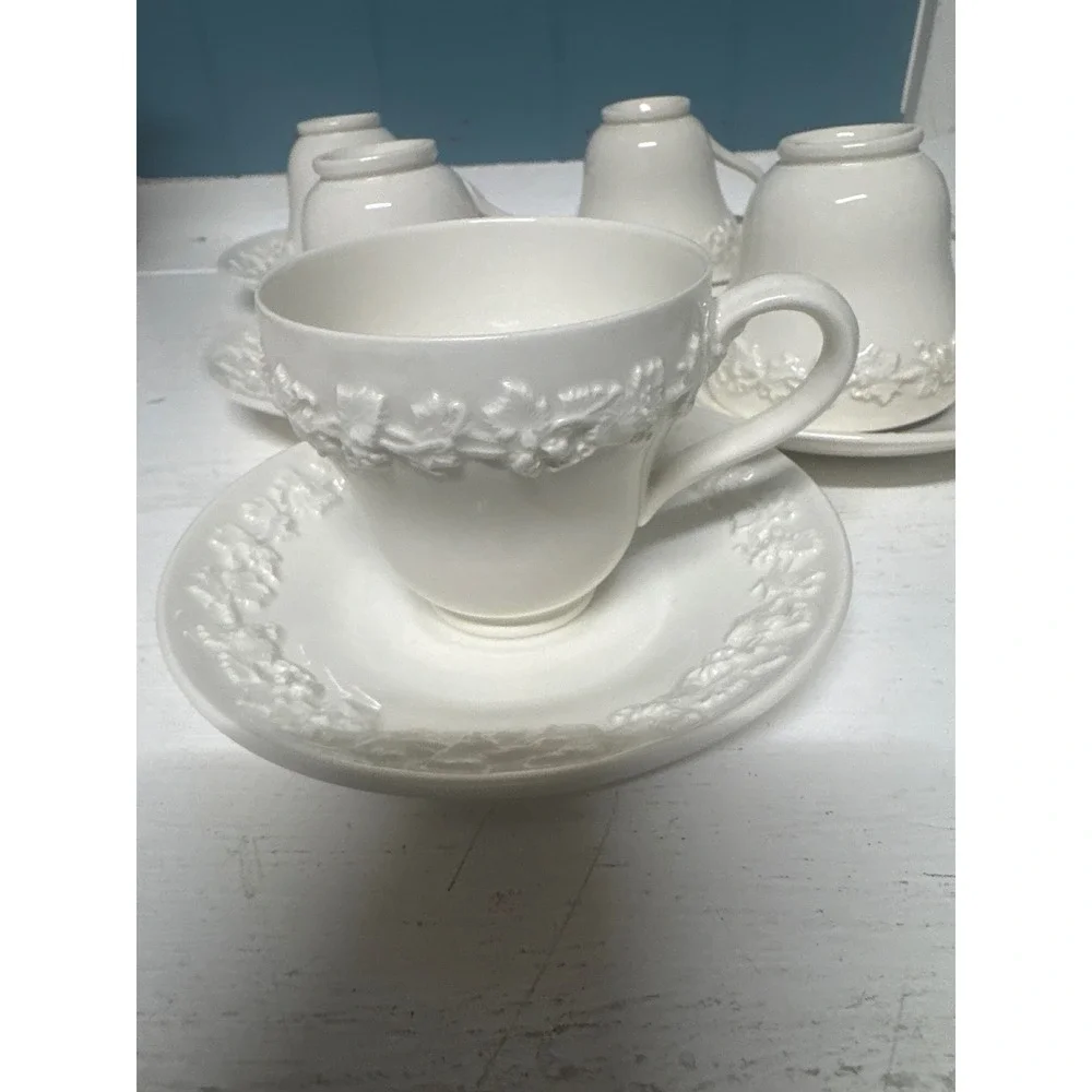 Wedgwood Etruria QueensWare Embossed Floral Teacup Saucer‎ Set of 5 Cream White